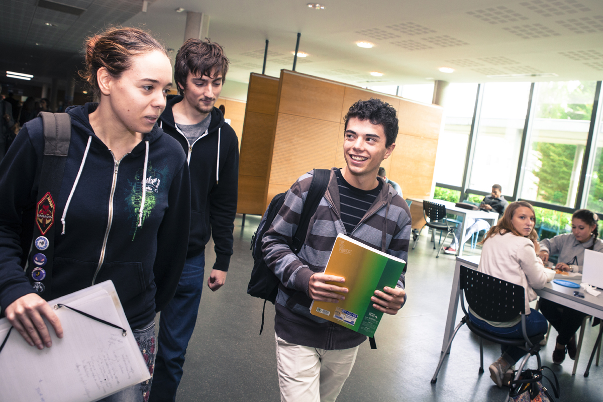 Réunions de rentrée 2022 Faculté des Lettres & des Sciences Humaines Réunions de rentrée 2022 Faculté des Lettres & des Sciences Humaines